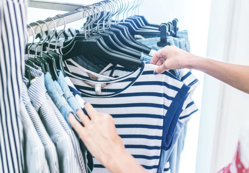 Как одеваться осознанно: 10 правил для тех, кто хочет покупать меньше вещей. Изображение номер 1