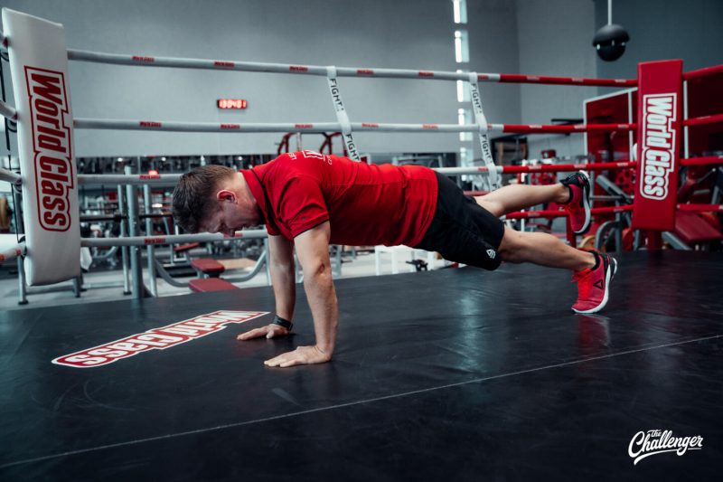 Мышцы как у Дуэйна Скалы Джонсона: 6 мощных статических упражнений для всего тела. Изображение номер 3