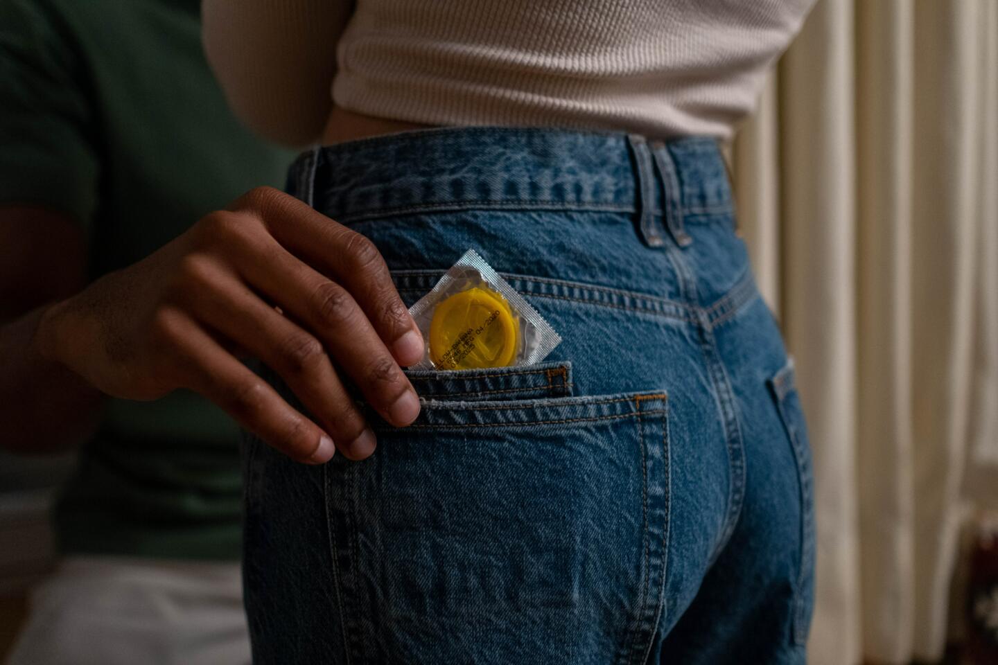 15 мифов о презервативах, в которые пора перестать верить. Изображение номер 2