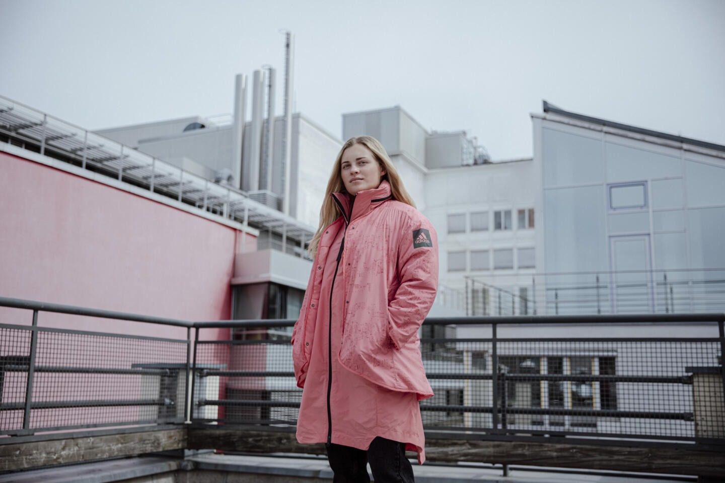 Бренд adidas представил парку-трансформер для города. Изображение номер 1