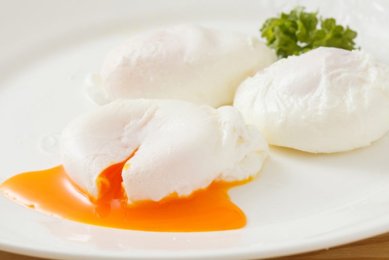 Как правильно варить яйца пашот: 4 простых способа. Изображение номер 1