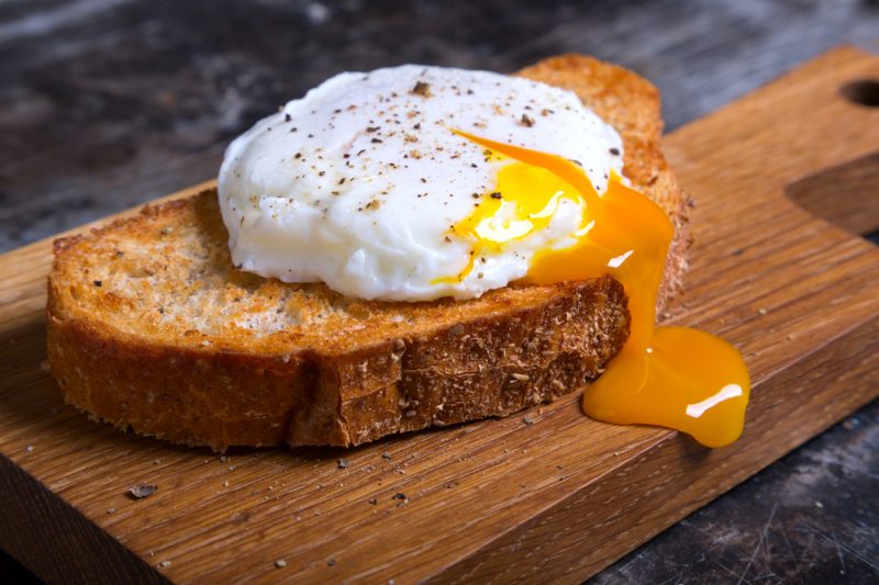 Как правильно варить яйца пашот: 4 простых способа. Изображение номер 2