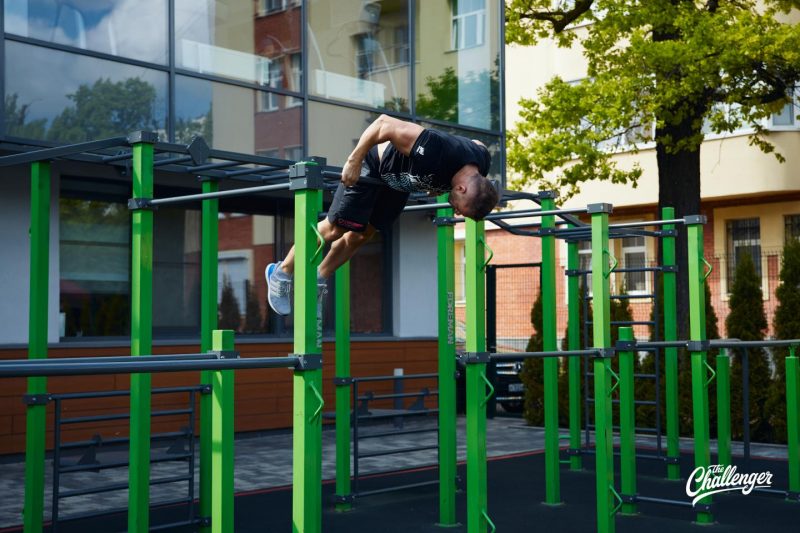 Подъём с переворотом на турнике: как научиться выполнять упражнение. Изображение номер 12