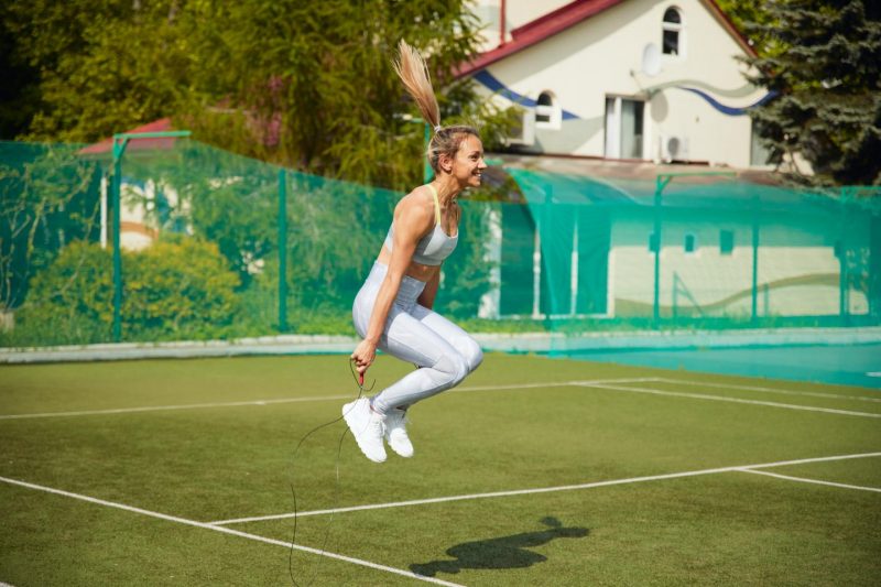 Как избавиться от лишнего веса при помощи скакалки: 7 жиросжигающих упражнений. Изображение номер 13