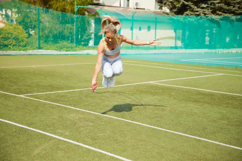 Как избавиться от лишнего веса при помощи скакалки: 7 жиросжигающих упражнений. Изображение номер 17