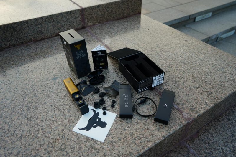 Наш выбор: спортивные наушники JBL Under Armour Project Rock True Wireless — от Harman и Дуэйна «Скалы» Джонсона. Изображение номер 2