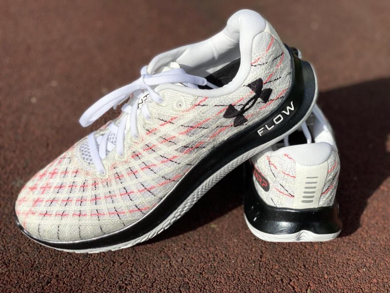 Наш выбор: очень лёгкие кроссовки для бега UA Flow Velocity Wind. Изображение номер 1