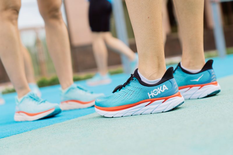 Бренд HOKA ONE ONE представил новые беговые кроссовки Clifton 8. Изображение номер 3