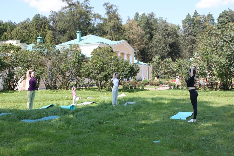 Инструкторы сети фитнес-клубов World Class проведут бесплатные тренировки в усадьбе «Архангельское» для взрослых и детей. Изображение номер 1