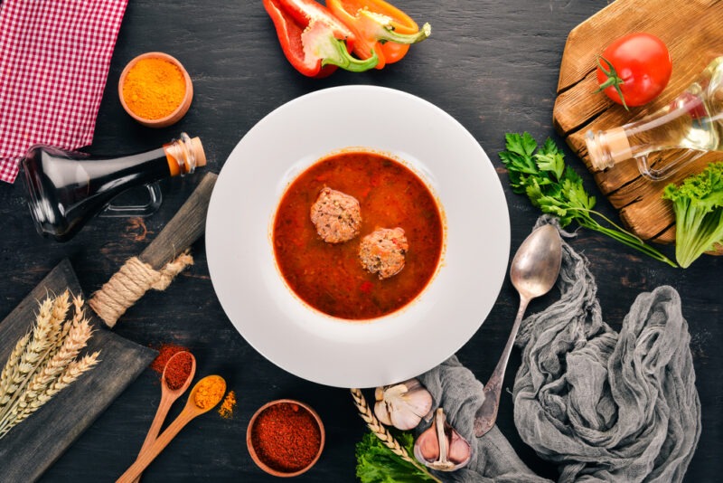 Изображение рецепта Как приготовить острый томатный суп с кюфтой дома