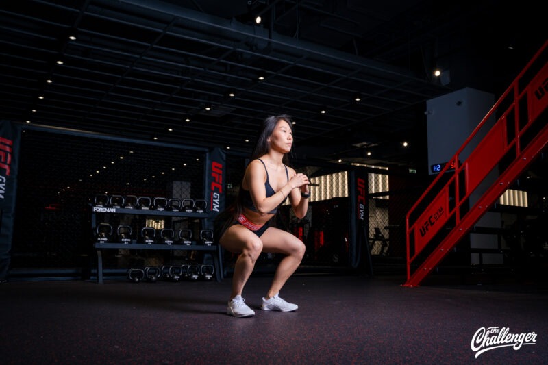 Мощная тренировка на мышцы ног, пресса и спины от чемпионки по пауэрлифтингу. Изображение номер 8