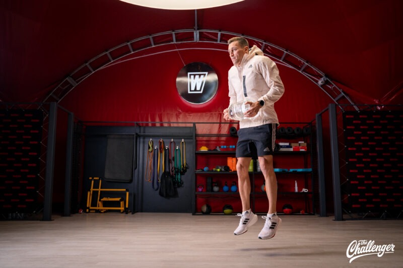 Силовая тренировка с пятилитровкой от олимпийского чемпиона Александра Легкова. Изображение номер 3