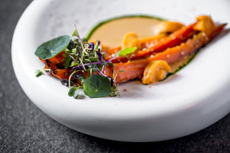 Изображение рецепта Запечённая морковь с икрой морского ежа и кешью