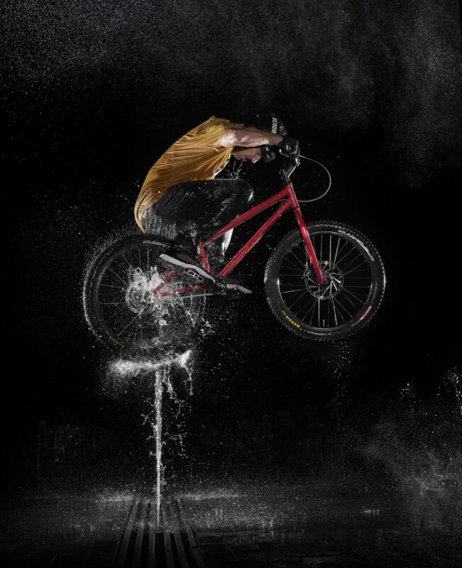 Четыре российских фотографа стали финалистами конкурса спортивной и экстремальной фотографии Red Bull Illume 2021. Изображение номер 1