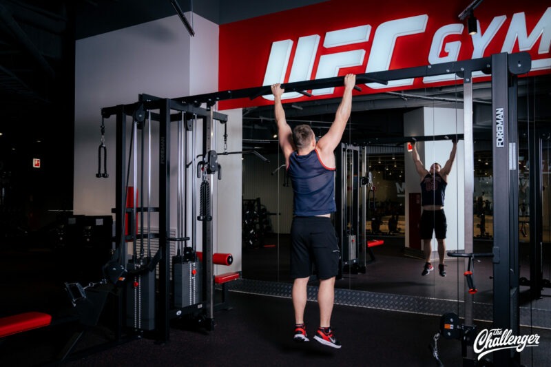 Как прокачать руки и спину на турнике и брусьях: 5 упражнений. Изображение номер 1