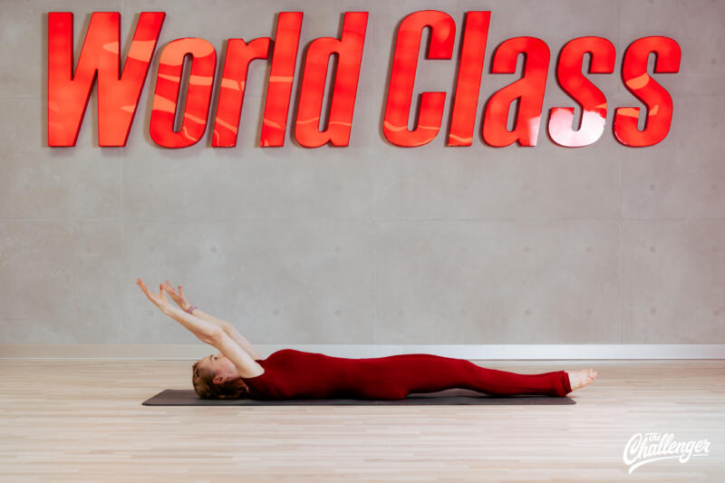 Идеальная утренняя тренировка: 7 упражнений из пилатеса, которые разбудят всё тело. Изображение номер 4