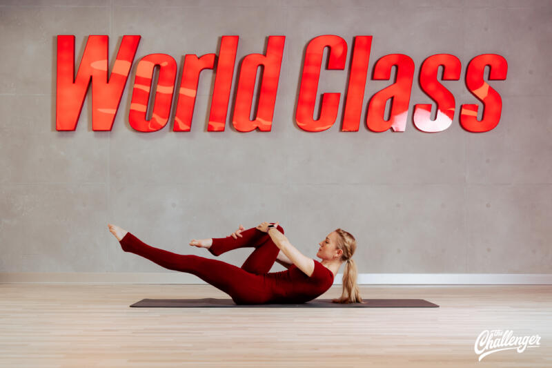 Идеальная утренняя тренировка: 7 упражнений из пилатеса, которые разбудят всё тело. Изображение номер 11