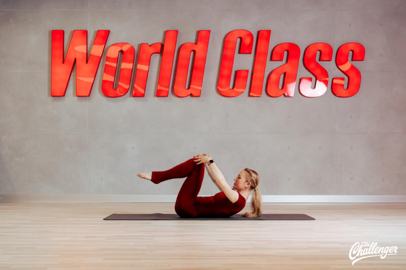 Идеальная утренняя тренировка: 7 упражнений из пилатеса, которые разбудят всё тело. Изображение номер 14